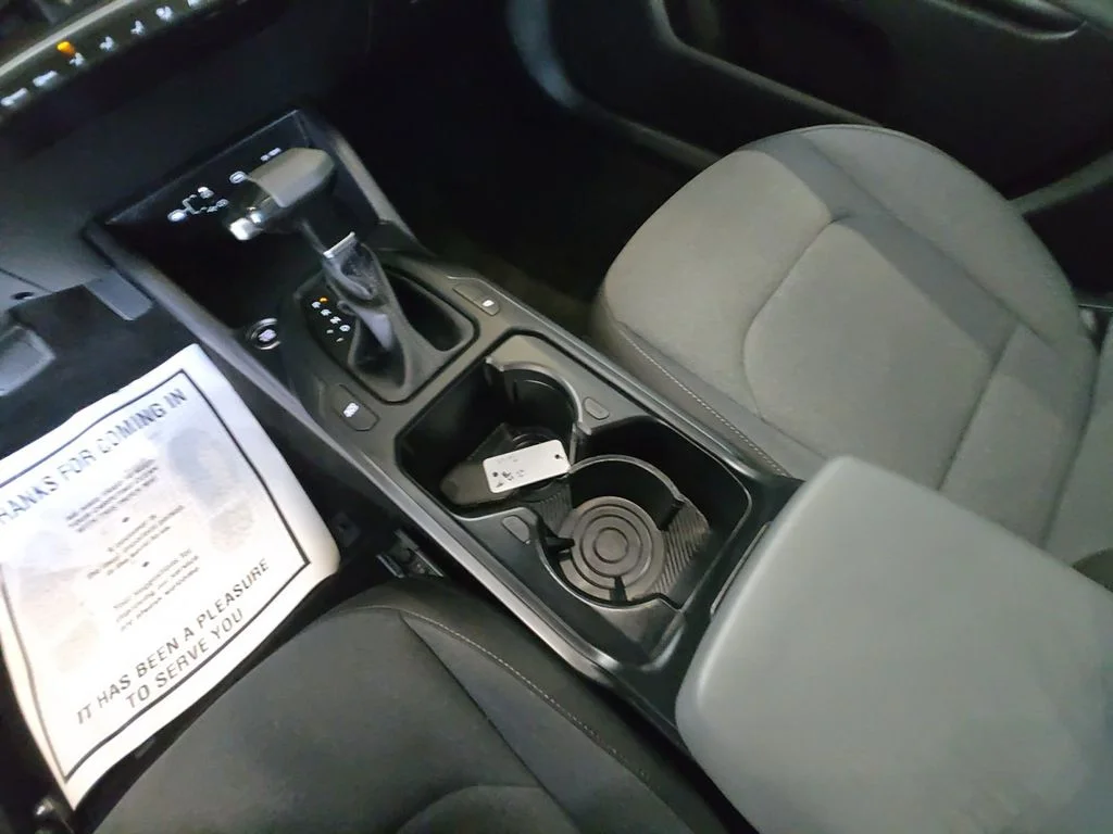 Used 2025 White Kia LXS image 18
