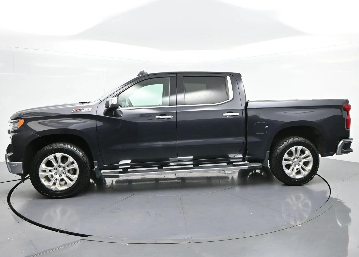 Used 2022 Dark Ash Metallic Chevrolet LTZ image 4