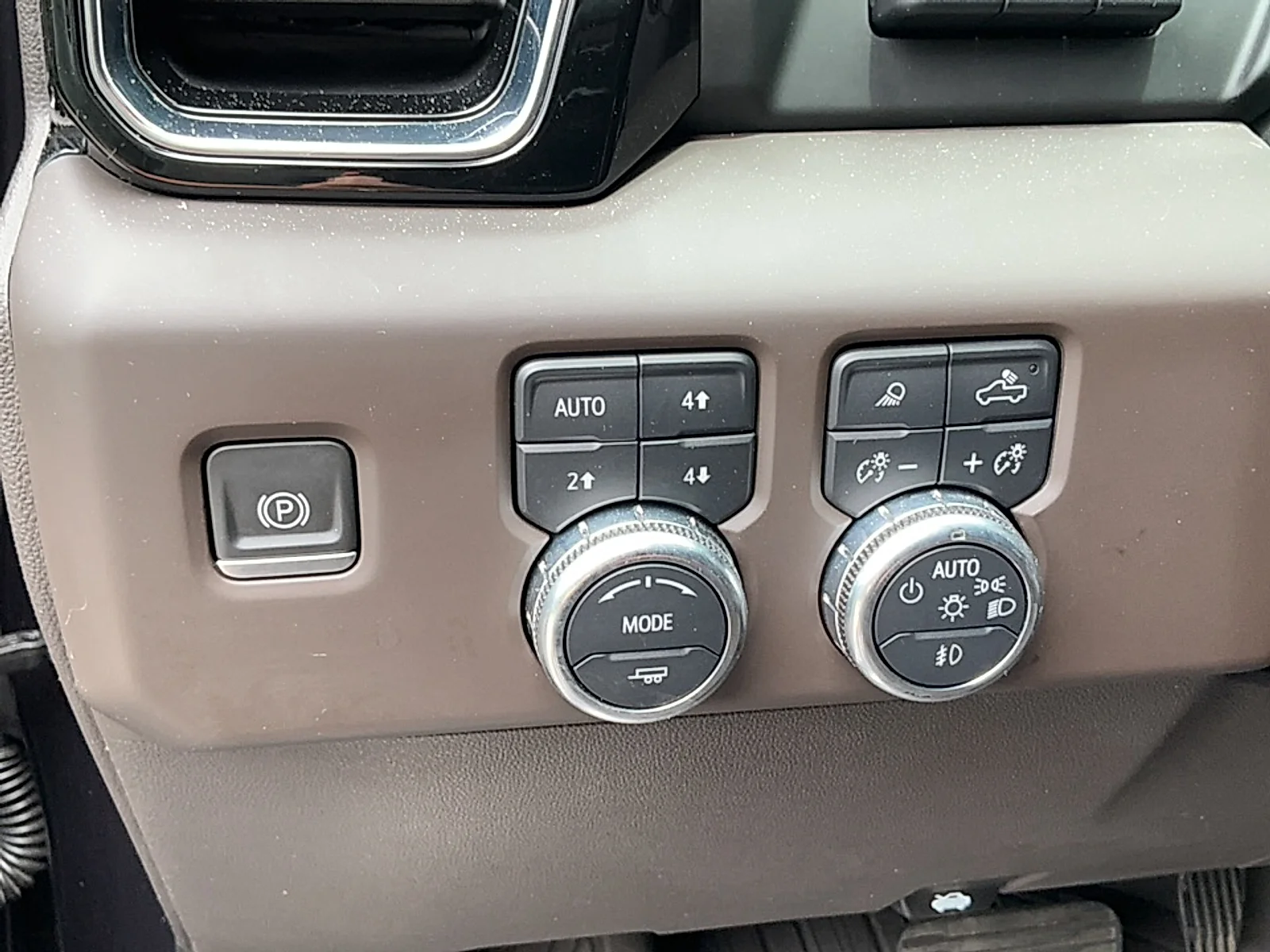 Used 2023 Titanium Rush Metallic GMC 4WD Crew Cab Short Box Denali image 7