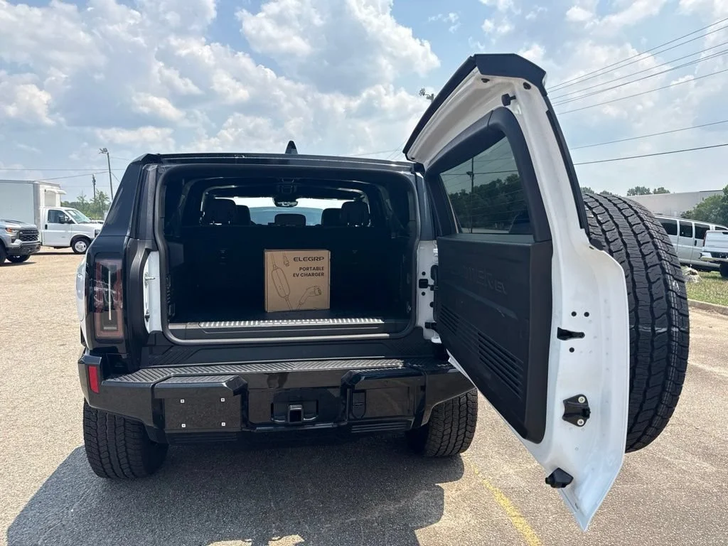 Used 2025 Interstellar White GMC 2X image 31