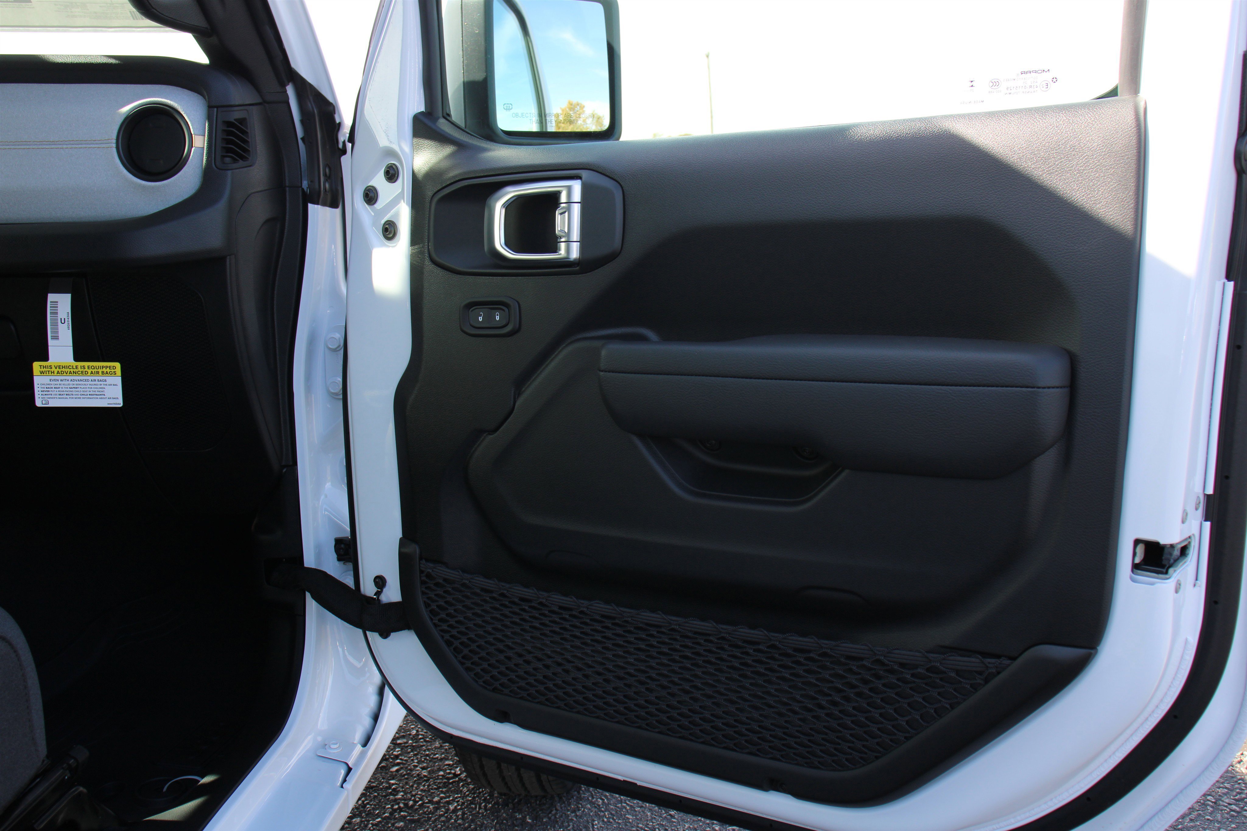 New 2026 Bright White Clear-Coat Exterior Paint Jeep Sport S image 26