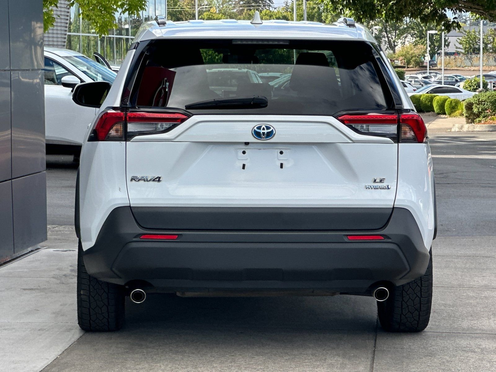 Used 2023 Ice Toyota LE image 4