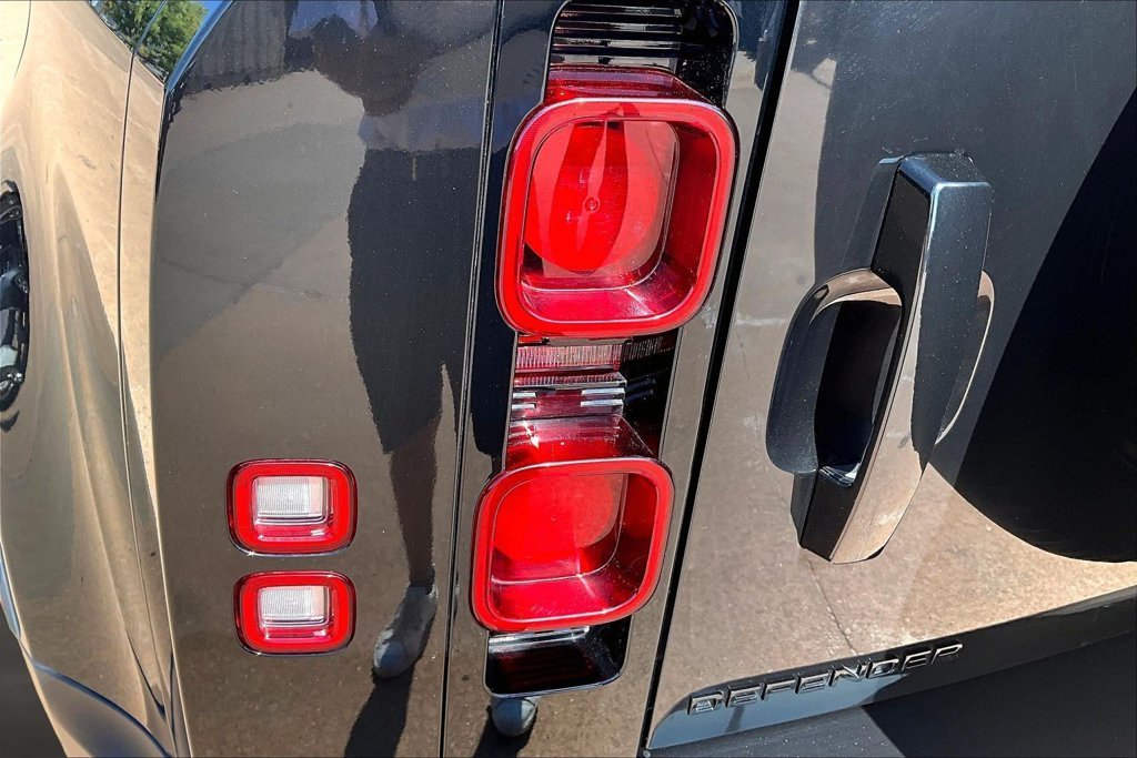 Used 2024 Black Land Rover S image 30