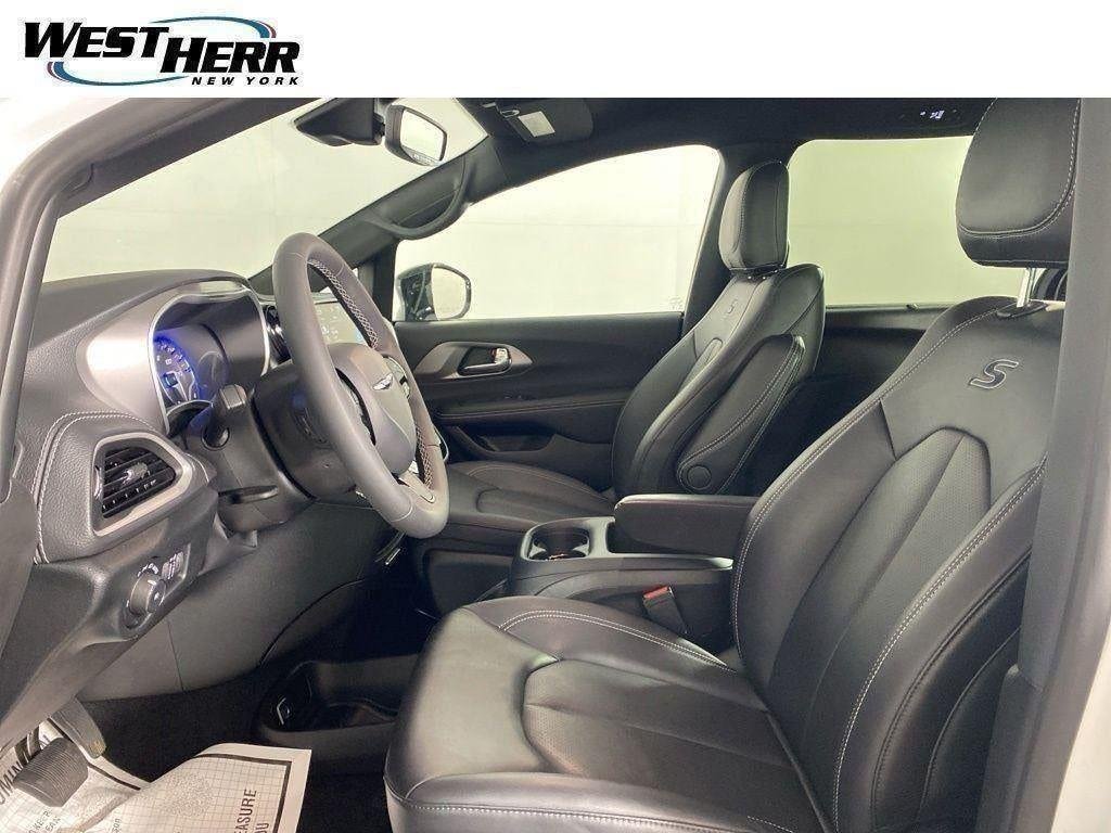Used 2026 Bright White Clearcoat Chrysler Select image 36