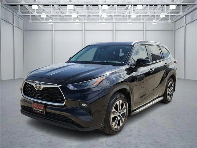 2024 Toyota Highlander LE Front-Wheel Drive