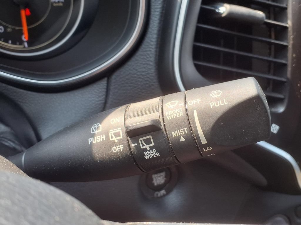 Used 2020 Black Jeep Latitude Lux 4x4 image 16