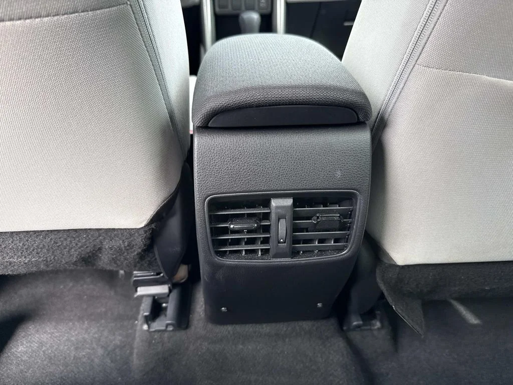 Used 2025  Toyota L image 20
