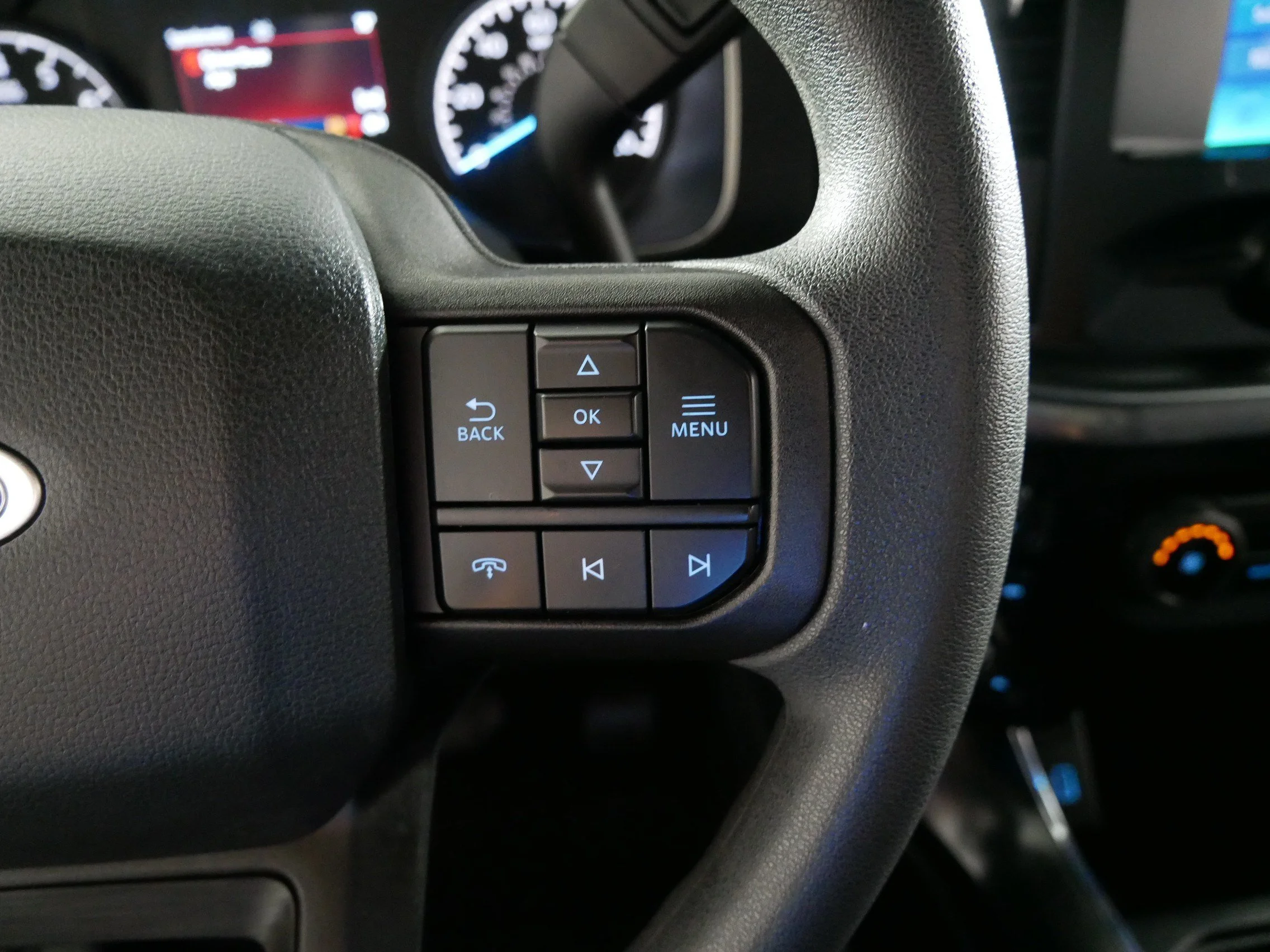 Used 2023 Agate Black Metallic Ford XLT image 28