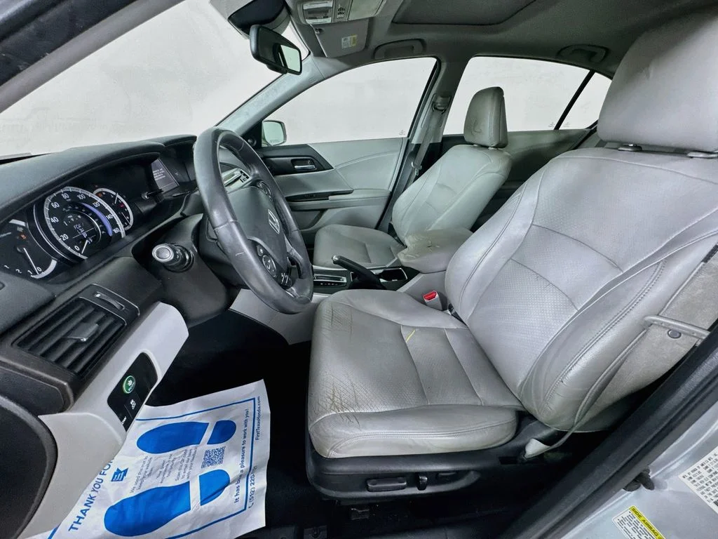 Used 2014 Silver Honda EX-L image 25