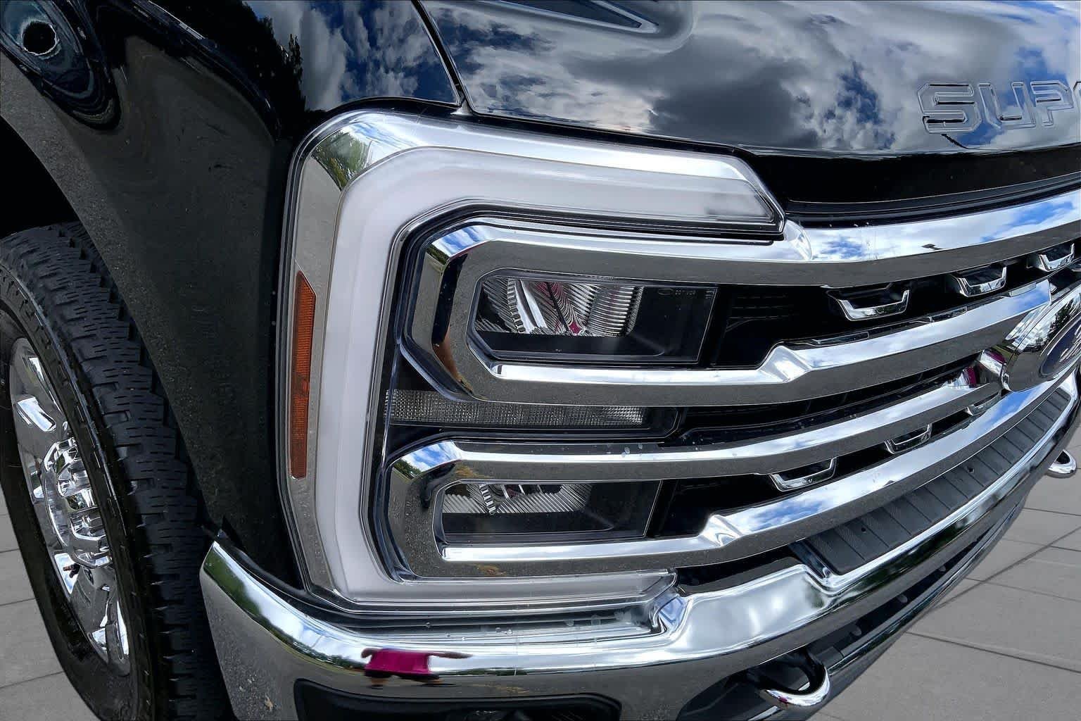 Used 2024 Agate Black Ford LARIAT image 26