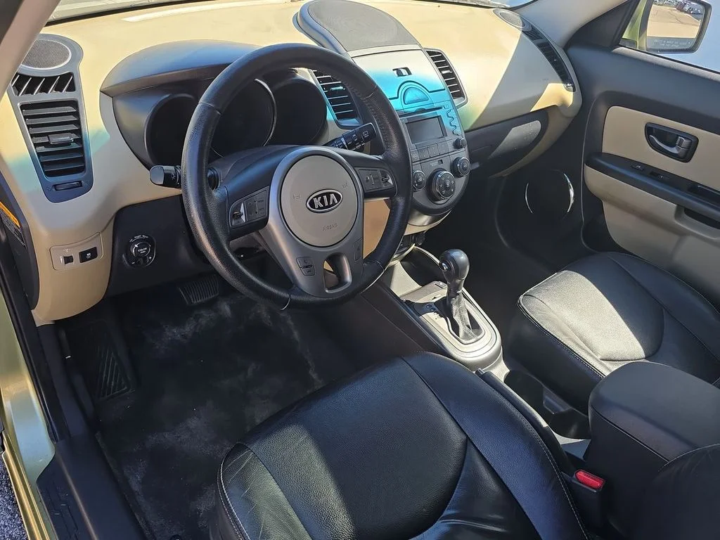Used 2011 Green Kia Exclaim image 10