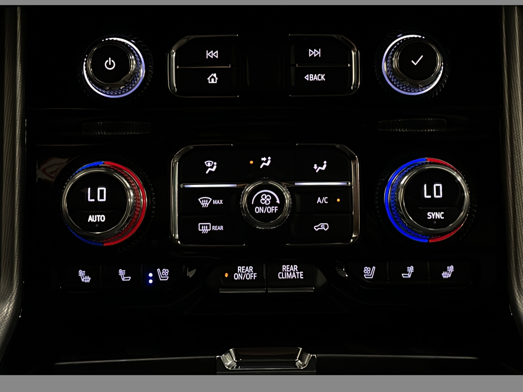 Used 2023 Silver GMC Denali image 21