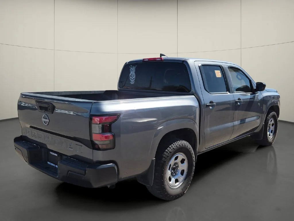 Used 2022 Gray Nissan S image 7