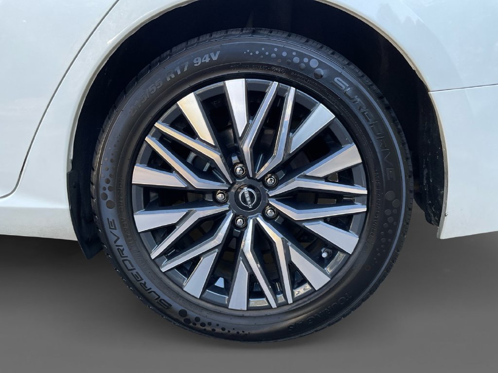 Used 2025 White Nissan 2.5 SV image 8