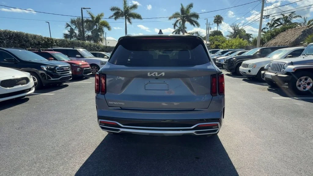 Used 2023 Silver Kia S image 7