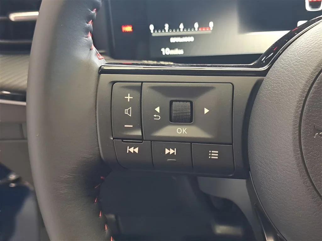Used 2025 White Nissan SR image 35