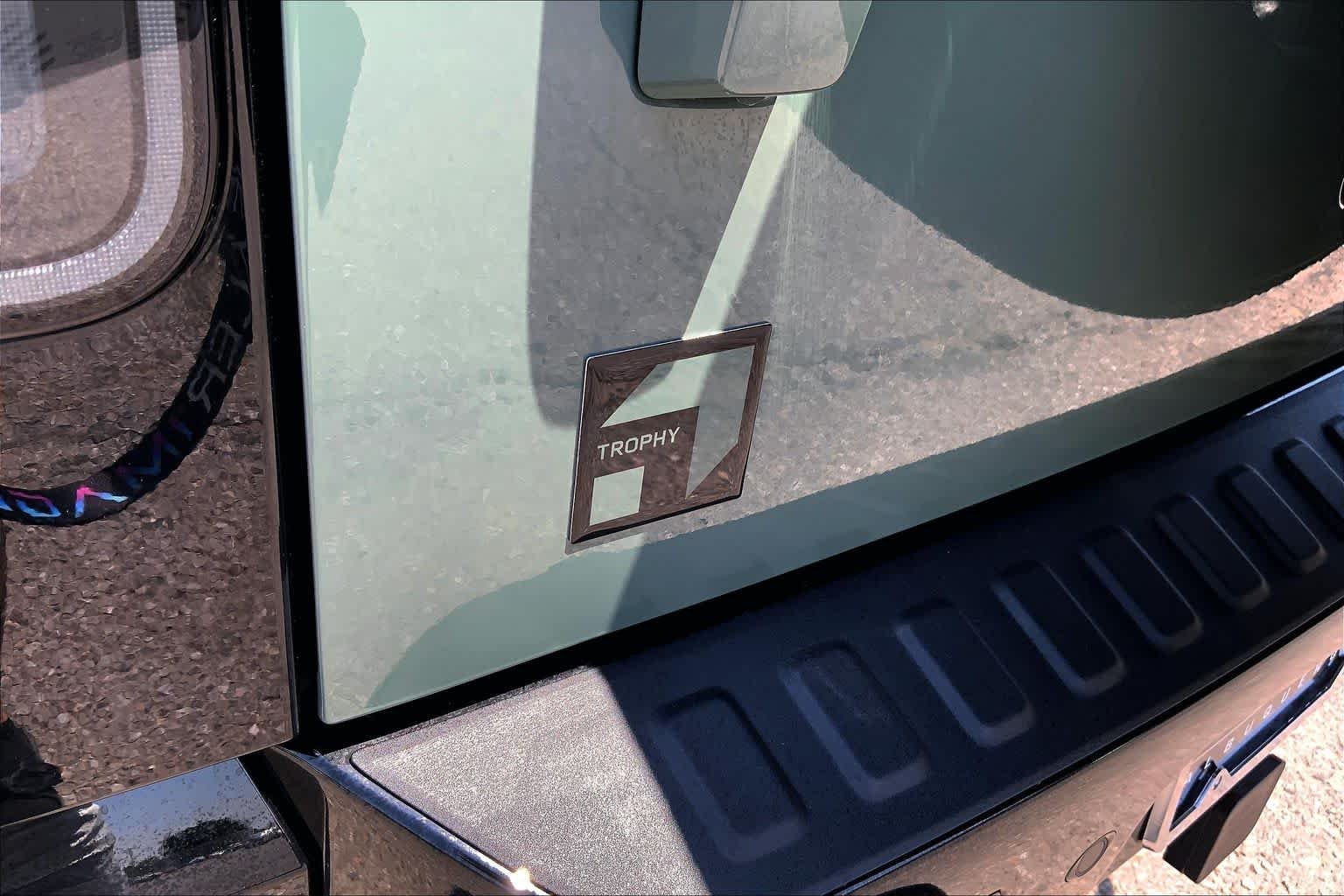 New 2026 GREEN Land Rover  image 15