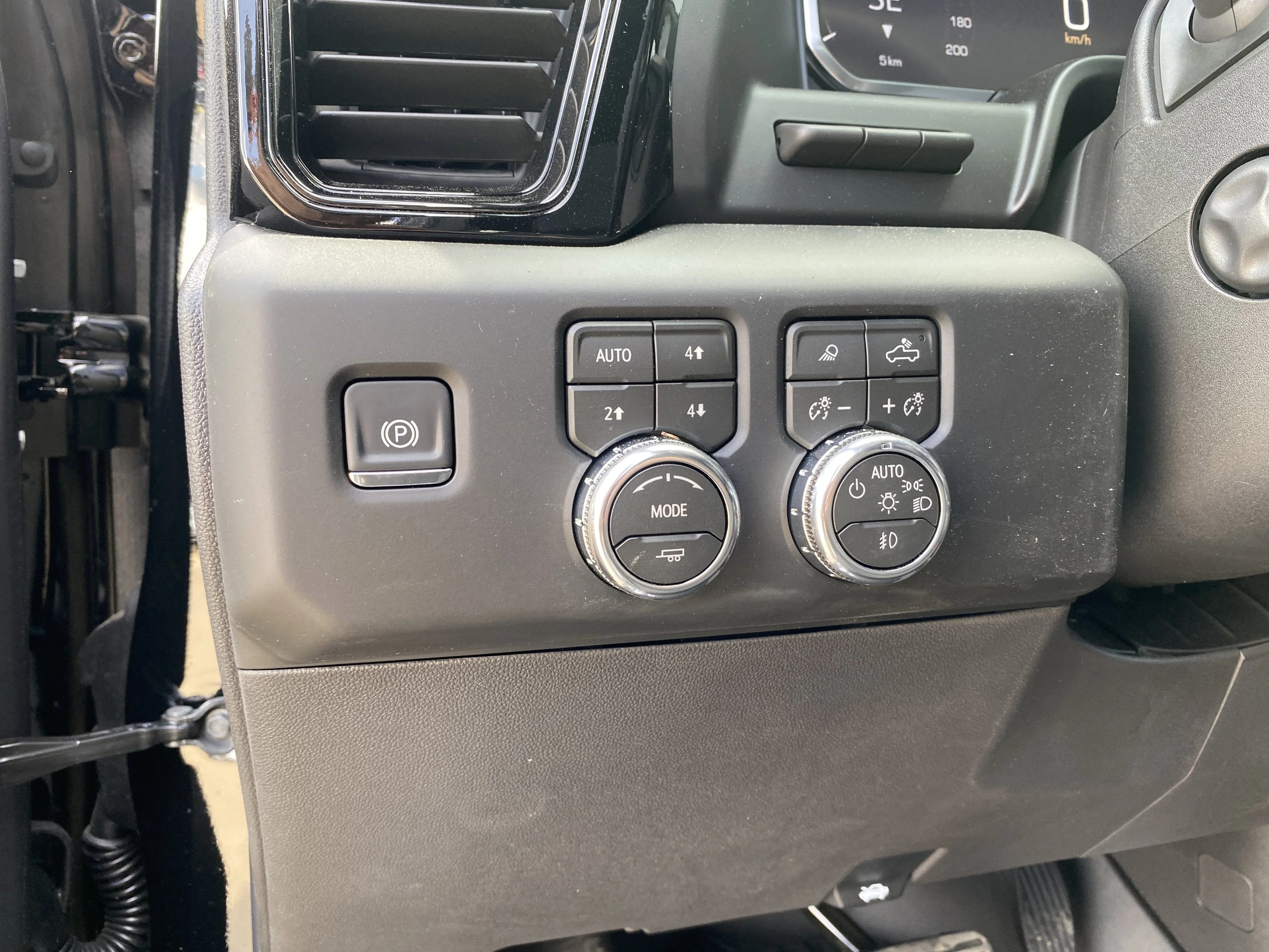 New 2026 ONYX BLACK GMC AT4 image 27