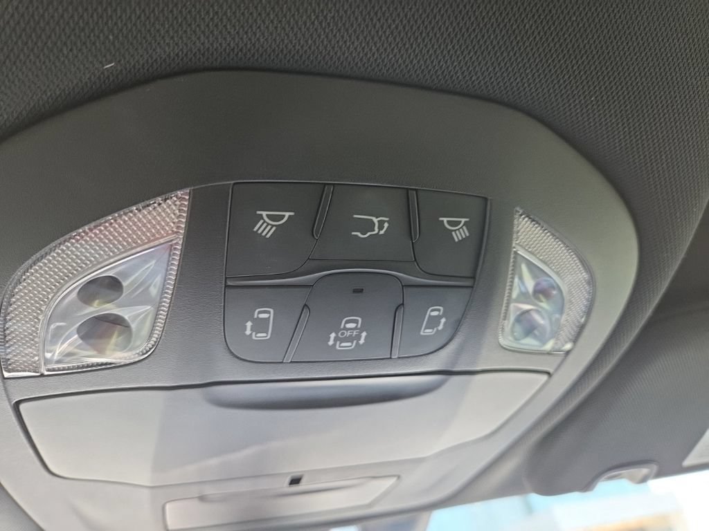 Used 2020 Ceramic Gray Clearcoat Chrysler Launch Edition image 19