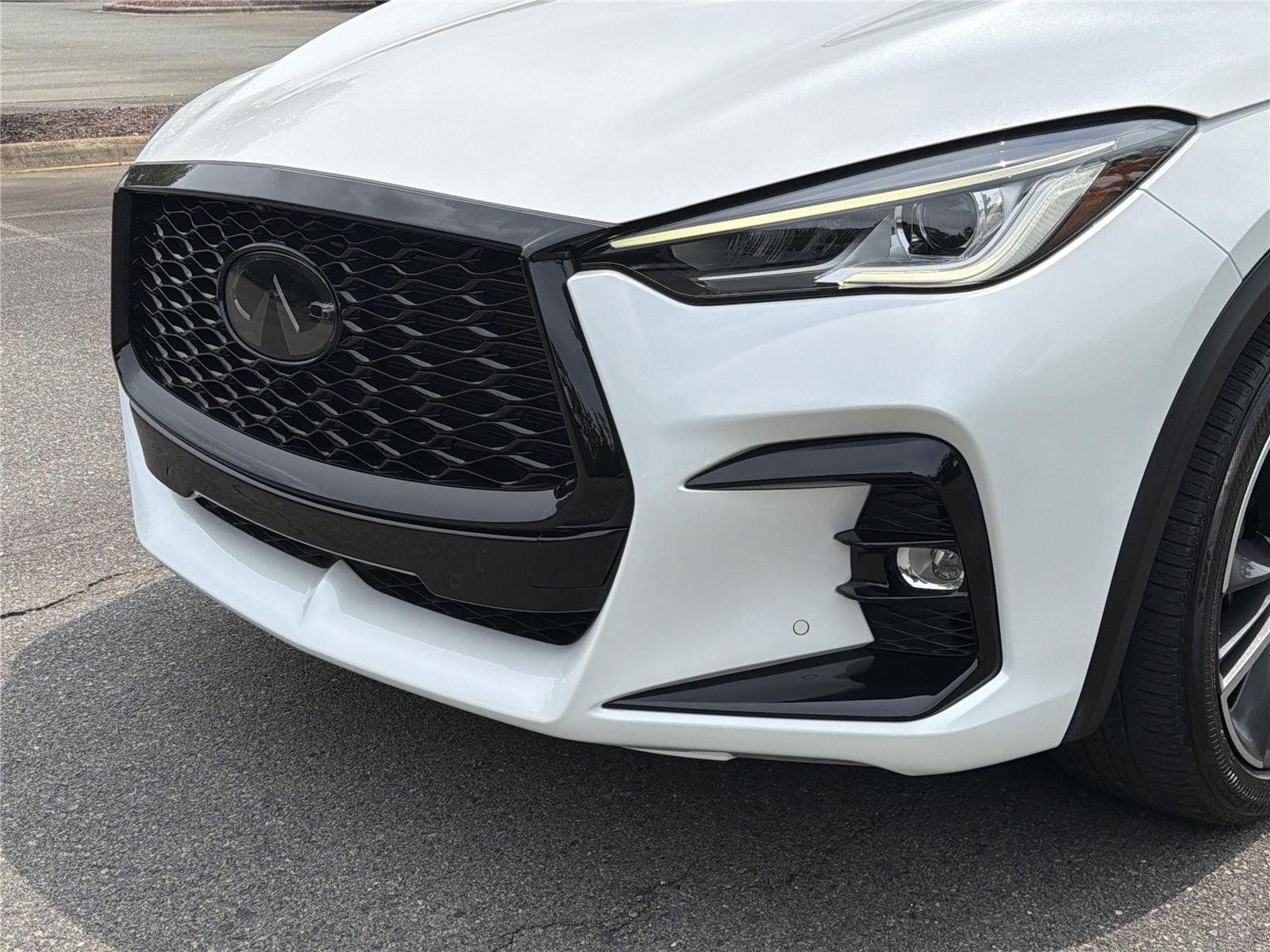 Used 2023 Radiant White INFINITI SPORT image 34
