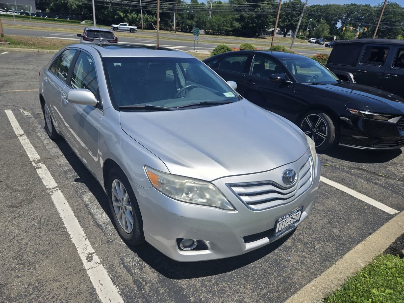 Used 2010 Classic Silver Metallic Toyota XLE image 3