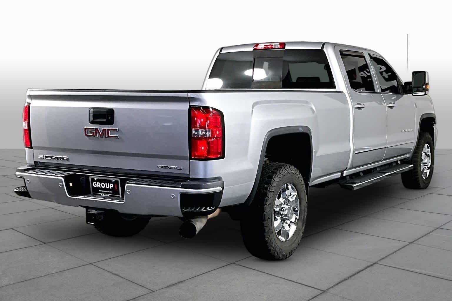 Used 2018 Quicksilver Metallic GMC Denali image 13