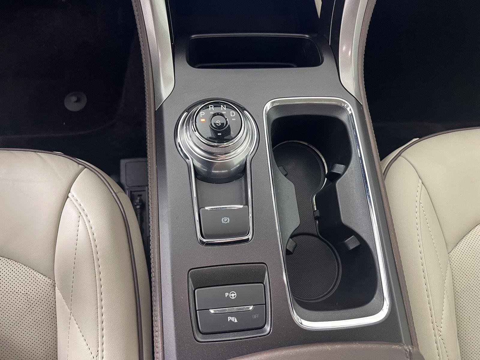 Used 2017 White Platinum Metallic Tri-Coat Ford Platinum image 25