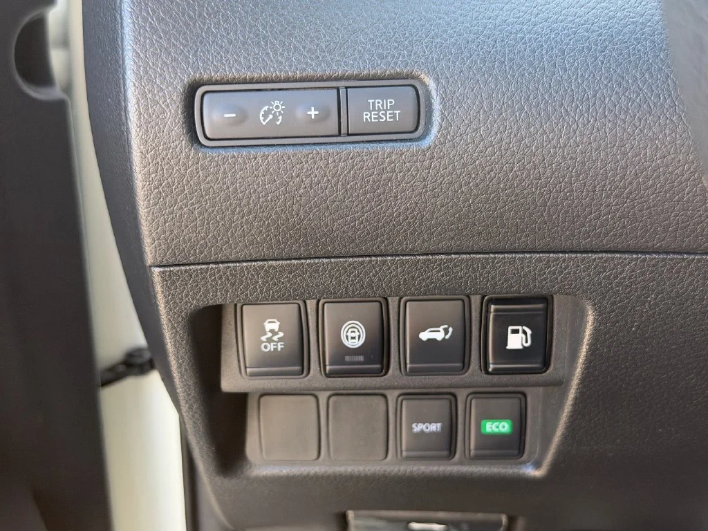 Used 2019 White Nissan SV image 32
