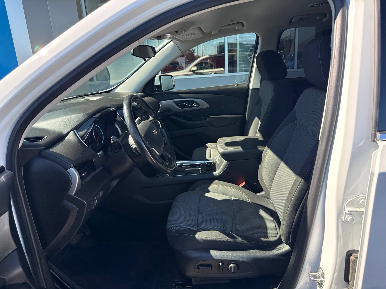 Used 2020 SUMMIT WHITE Chevrolet LT Cloth image 20