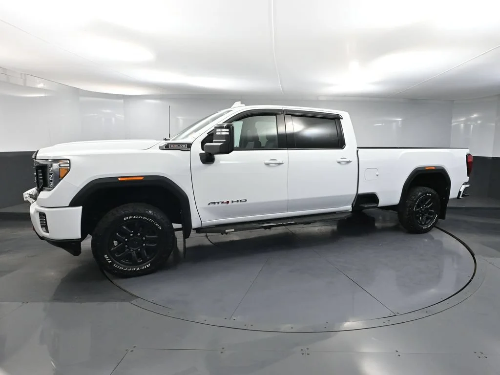 Used 2022 White GMC AT4 image 8