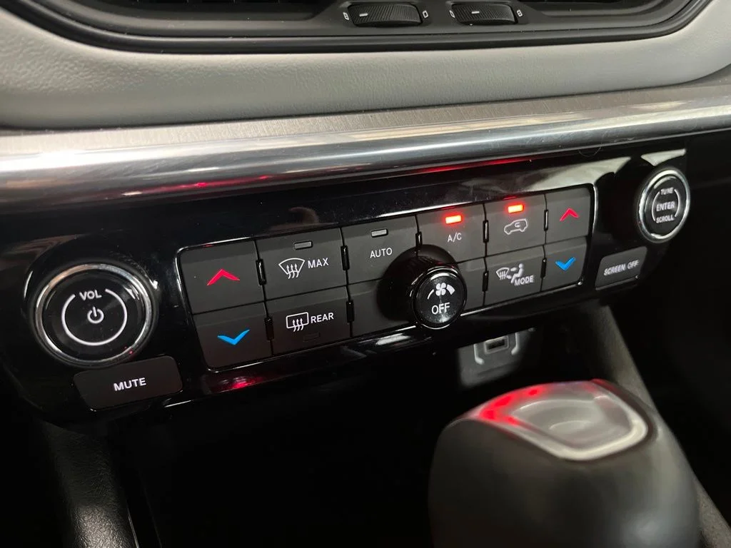 Used 2023 Silver Jeep Limited image 14