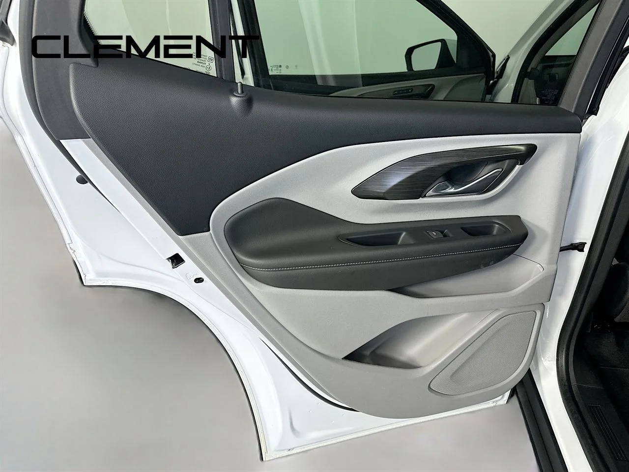 Used 2023 Summit White GMC SLT image 30