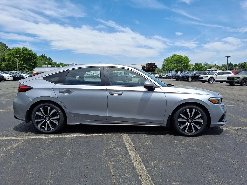 Certified Used 2024 Lunar Silver Metallic Honda EX-L image 7