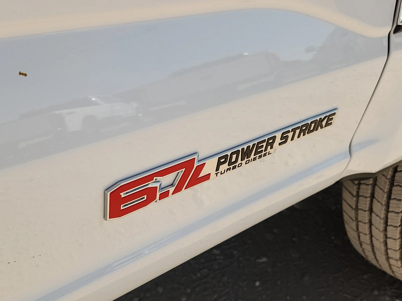 New 2027 Oxford White Ford XLT image 11