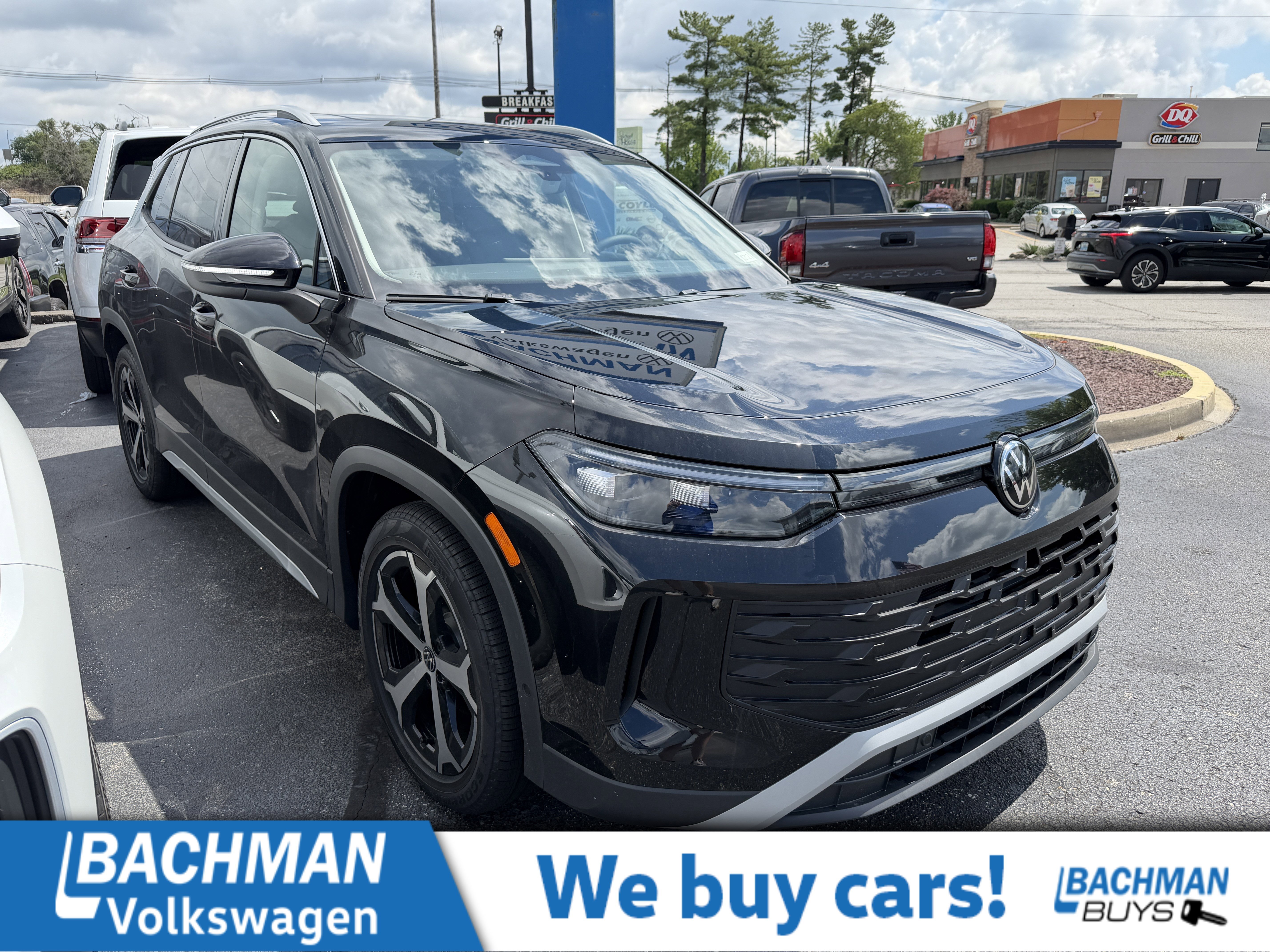 2026 Volkswagen Tiguan 2.0T SE's photo