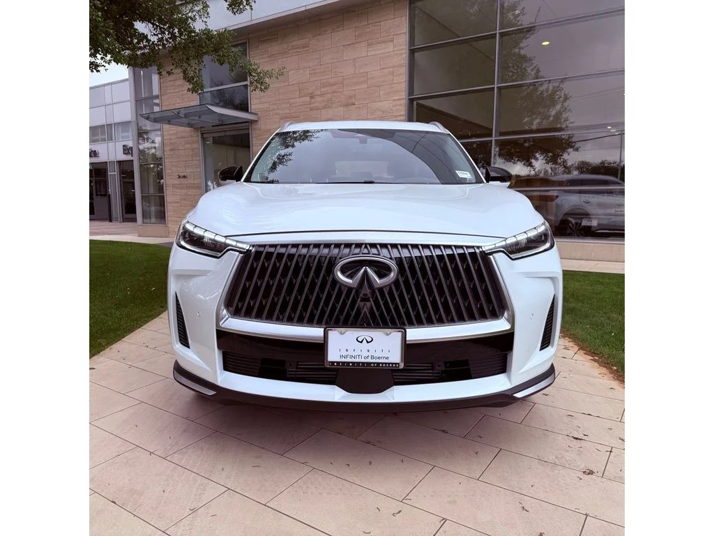 New 2026 Radiant White INFINITI Luxe AWD image 3