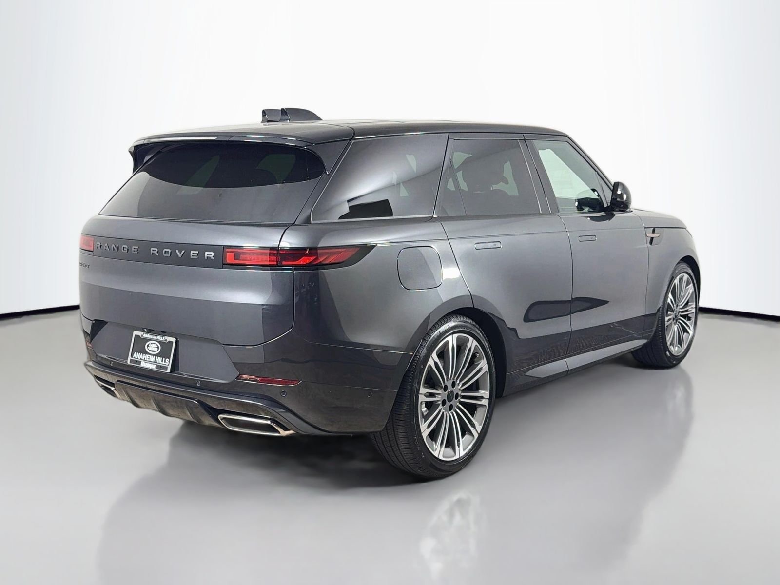 New 2026 Carpathian Grey Land Rover Dynamic SE image 5