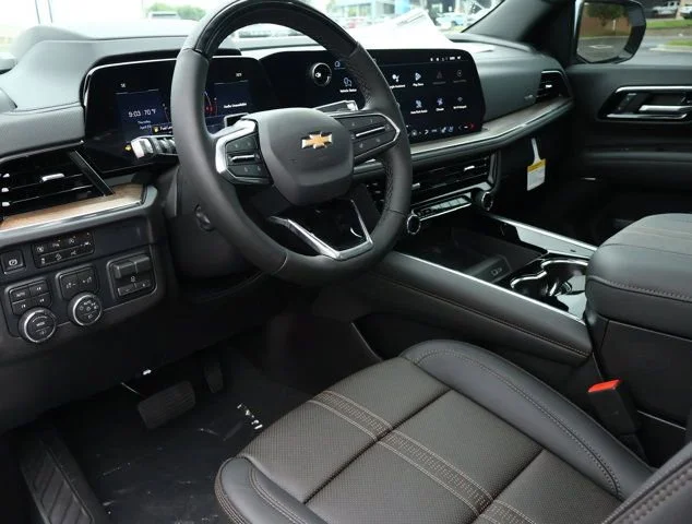 New 2026 Polar White Tricoat Chevrolet High Country image 3