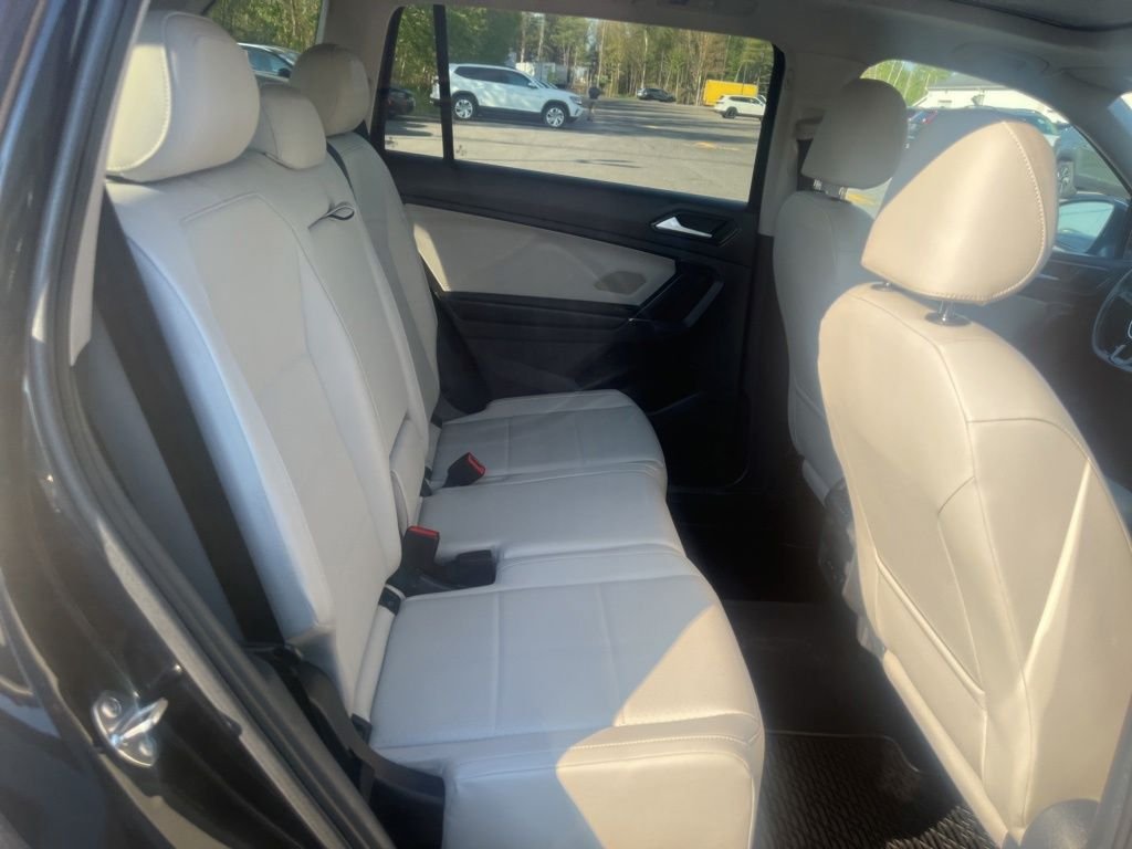 Used 2018 Black Volkswagen 2.0T SEL image 12