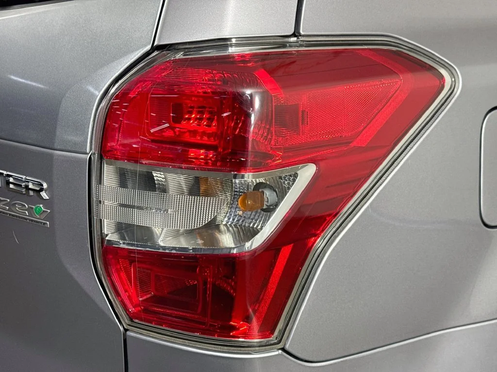 Used 2016 Silver Subaru 2.5i Premium image 32