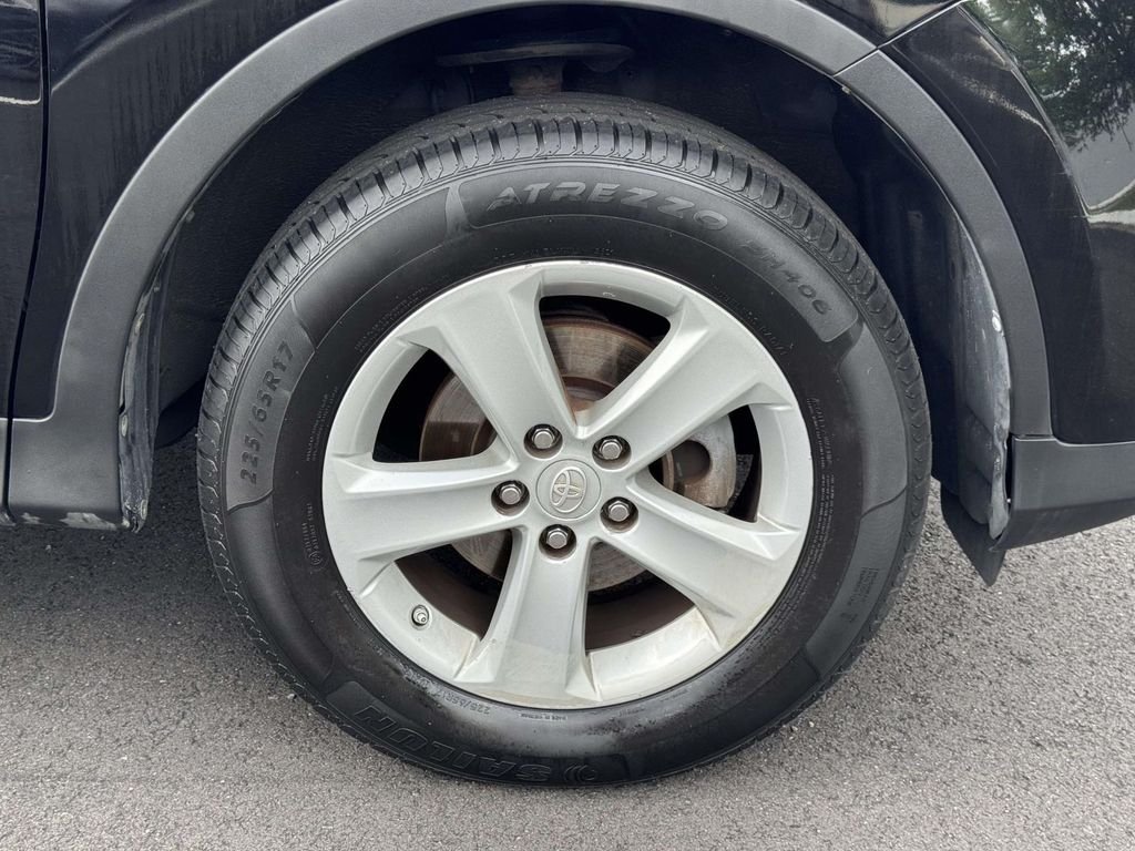 Used 2014 Black Toyota XLE image 27