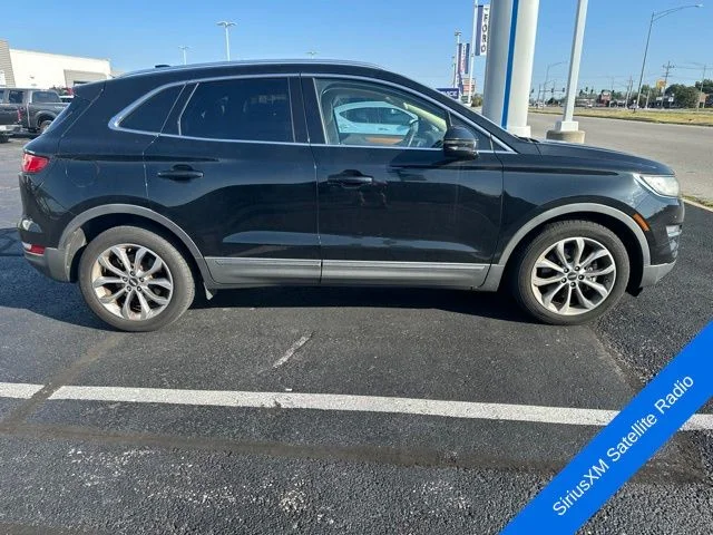 Used 2017 Black Velvet Lincoln Select image 4