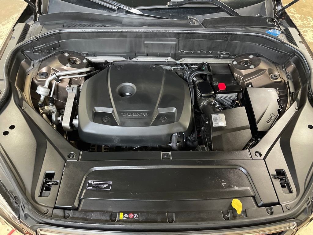 Used 2016 Blue Volvo T6 Momentum image 9