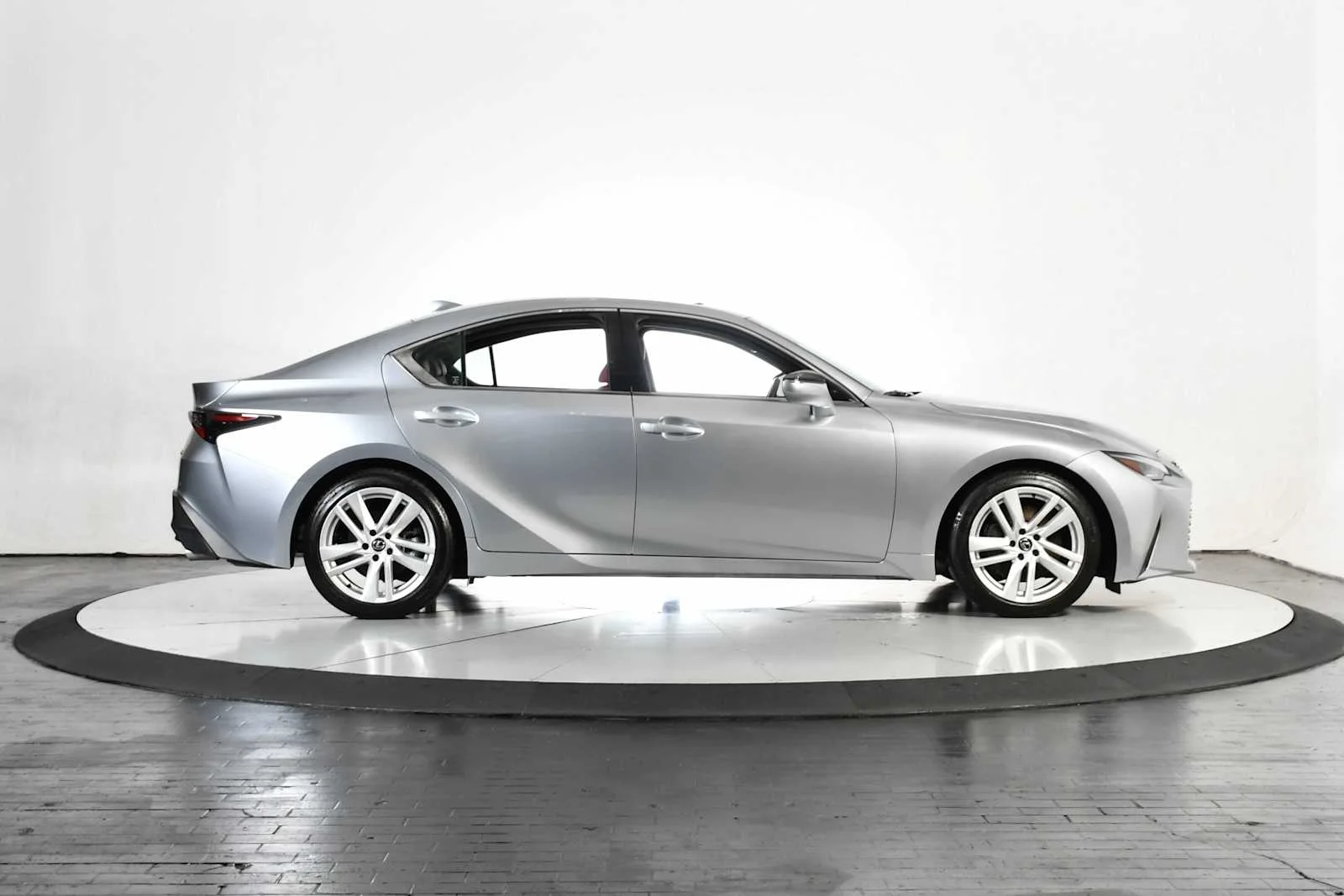 Certified Used 2023 IRIDIUM Lexus  image 8