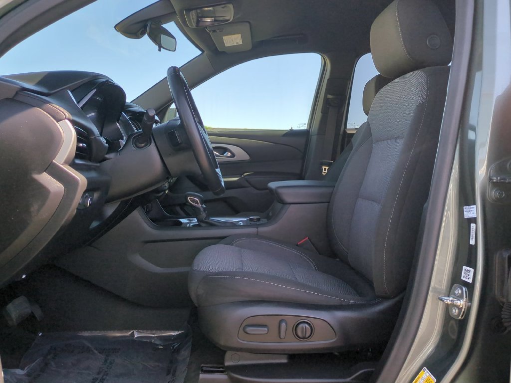 Used 2023 Silver Sage Metallic Chevrolet LT Cloth image 21