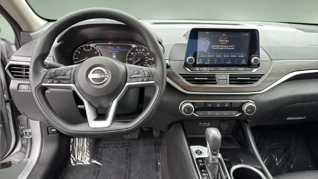 Used 2024 Silver Nissan SV FWD image 9