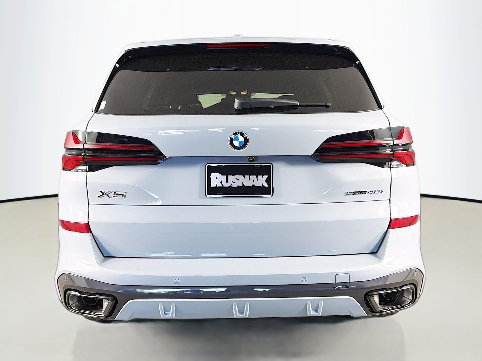 New 2026 Brooklyn Grey Metallic BMW sDrive40i image 6