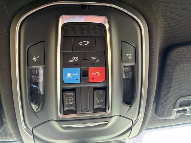 New 2027 White Jeep Laredo Altitude image 36