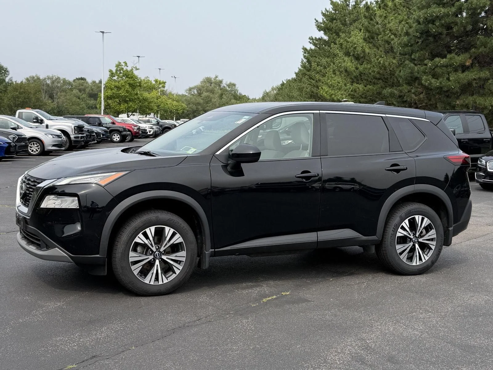 Used 2023 Super Black Nissan SV image 4