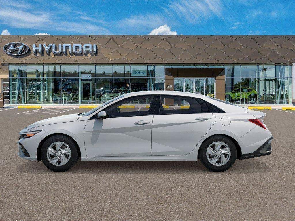 New 2026 White Hyundai SE image 3